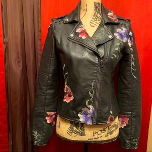 Candie’s leather jacket w/embroidered flowers (Medium)